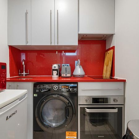 Modern Studio Apartment London Bagian luar foto